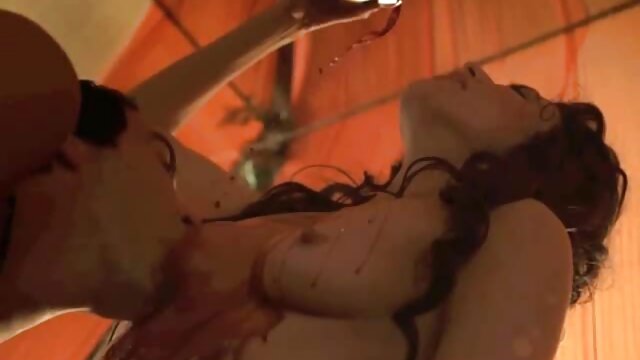 ຄໍານິຍາມສູງ :  Lisa Ann ແລະ Honey Gold ເພີດເພີນກັບສາມຄົນຢູ່ຂ້າງສະລອຍນ້ຳ Sexy ວິດີໂອ 